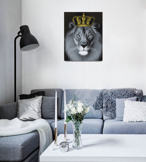 Лев с золотой короной
